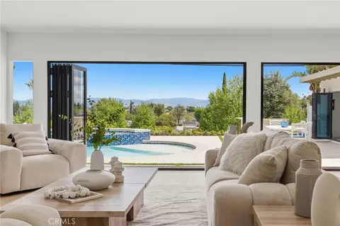 23925 Crosson Dr, Woodland Hills, CA 91367