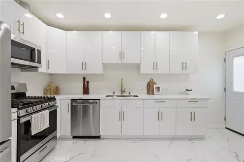 Kitchen - 10012 Plainview Ave, Tujunga, CA 91042 photo 1 of 3