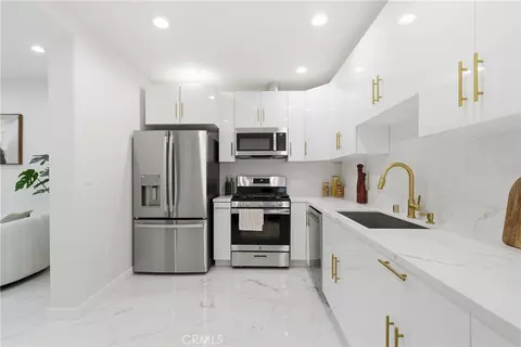 Kitchen - 10012 Plainview Ave, Tujunga, CA 91042 photo 2 of 3