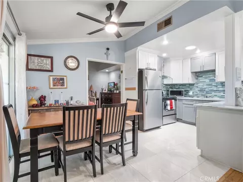 26835 Avenue Of The Oaks #B, Newhall, CA 91321