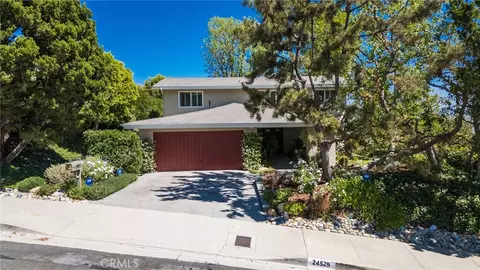 24529 Calvert St, Woodland Hills, CA 91367
