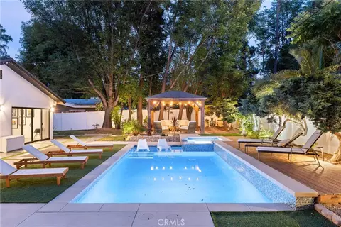 4755 Degovia Ave, Woodland Hills, CA 91364
