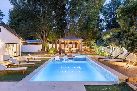 4755 Degovia Ave, Woodland Hills, CA 91364