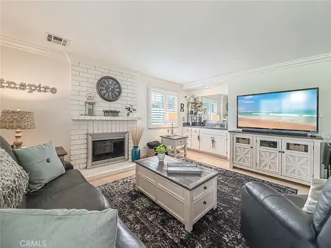 Living - 984 Oakmont Ct, Simi Valley, CA 93065 photo 5 of 5