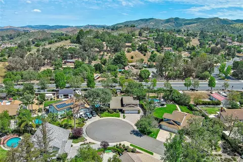 View/Area - 984 Oakmont Ct, Simi Valley, CA 93065 photo 2 of 4