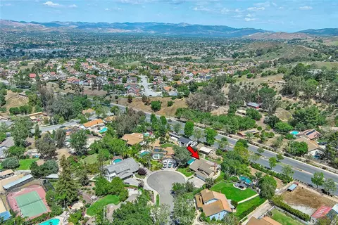View/Area - 984 Oakmont Ct, Simi Valley, CA 93065 photo 3 of 4