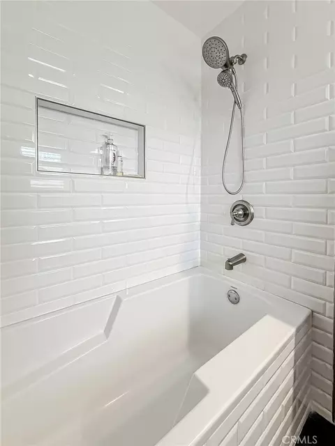 Bath - 984 Oakmont Ct, Simi Valley, CA 93065 photo 6 of 11