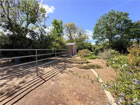 Exterior - 984 Oakmont Ct, Simi Valley, CA 93065 photo 9 of 26