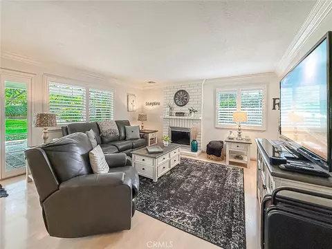 Living - 984 Oakmont Ct, Simi Valley, CA 93065 photo 4 of 5