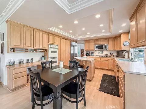 Kitchen - 984 Oakmont Ct, Simi Valley, CA 93065 photo 2 of 5