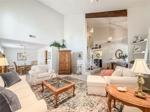 Living - 984 Oakmont Ct, Simi Valley, CA 93065 photo 2 of 5