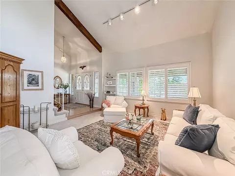 Living - 984 Oakmont Ct, Simi Valley, CA 93065 photo 3 of 5