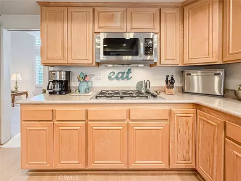 Kitchen - 984 Oakmont Ct, Simi Valley, CA 93065 photo 4 of 5