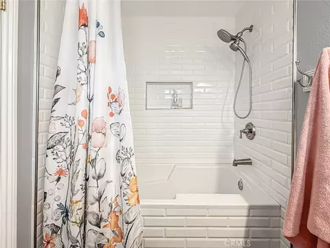 Bath - 984 Oakmont Ct, Simi Valley, CA 93065 photo 5 of 11