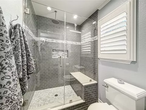 Bath - 984 Oakmont Ct, Simi Valley, CA 93065 photo 9 of 11