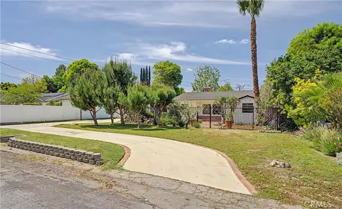 5733 Oakdale Ave, Woodland Hills, CA 91367