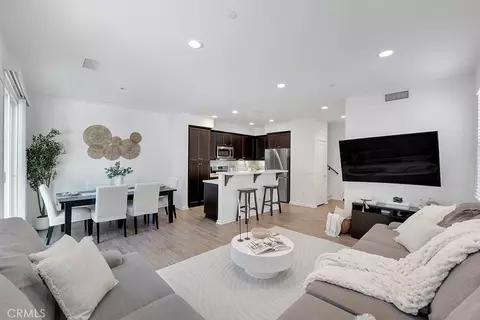 14902 W Navarre, Sylmar, CA 91342