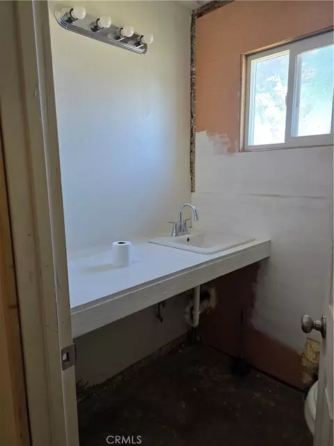 Bath - 26501 Ferguson, Boron, CA 93516 photo 1 of 1