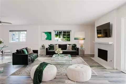 18643 Burbank #7, Tarzana, CA 91356