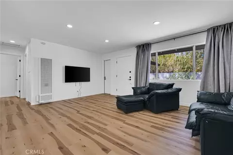 Living - 7100 Cholla Ave, Yucca Valley, CA 92284 photo 2 of 3