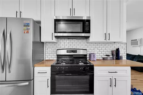 Kitchen - 7100 Cholla Ave, Yucca Valley, CA 92284 photo 5 of 5