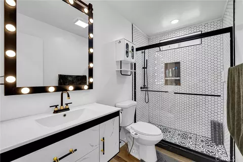 Bath - 7100 Cholla Ave, Yucca Valley, CA 92284 photo 1 of 1