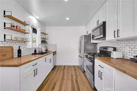 Kitchen - 7100 Cholla Ave, Yucca Valley, CA 92284 photo 1 of 5