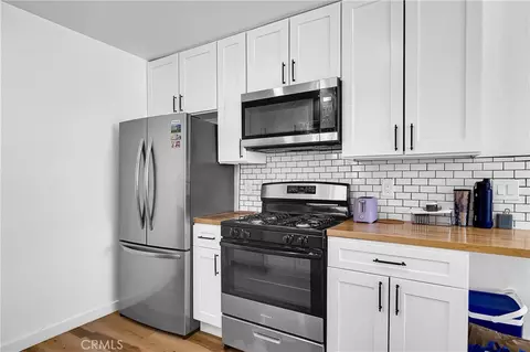 Kitchen - 7100 Cholla Ave, Yucca Valley, CA 92284 photo 3 of 5