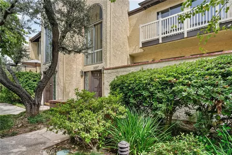 5267 Coldwater Canyon Ave #B, Sherman Oaks, CA 91401