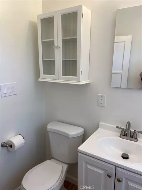 Bath - 7339 White Oak, Reseda, CA 91335 photo 3 of 3