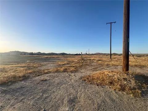 171 Avenue Q12, Llano, CA 93591