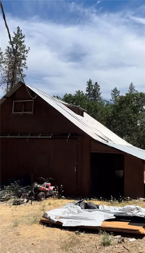 131 Locust St, Hayfork, CA 96041 photo 2