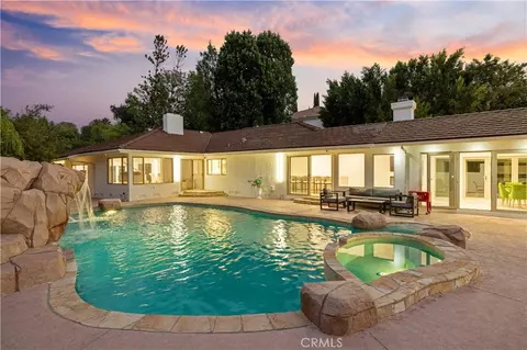 4651 Ellenita Ave, Tarzana, CA 91356