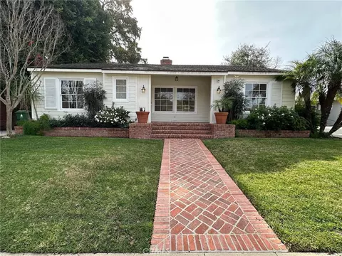 15440 Dickens St, Sherman Oaks, CA 91403