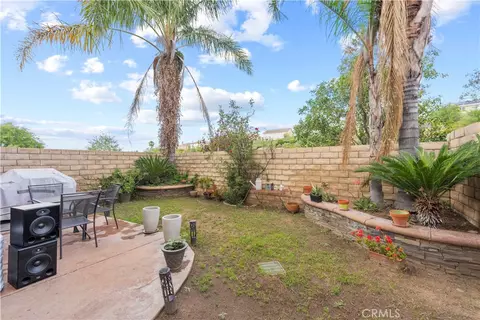 Exterior - 19527 Opal Ln, Saugus, CA 91350 photo 5 of 16