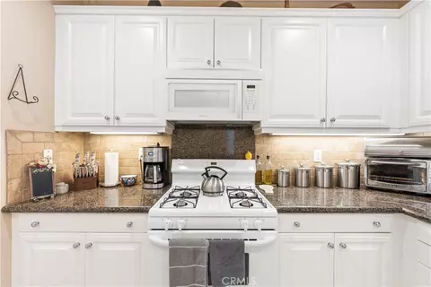 Kitchen - 19527 Opal Ln, Saugus, CA 91350 photo 2 of 3