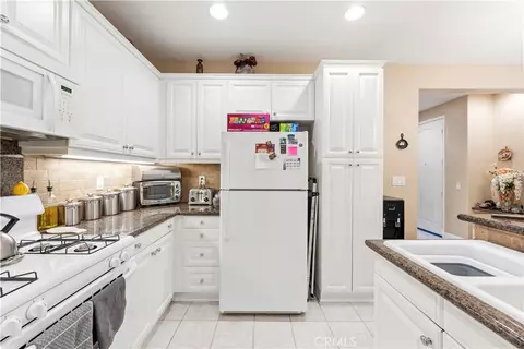Kitchen - 19527 Opal Ln, Saugus, CA 91350 photo 3 of 3