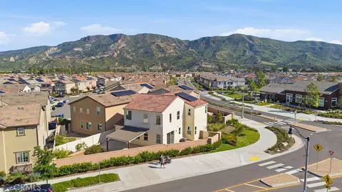 570 Jubilee Pl, Santa Paula, CA 93060