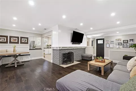 19438 Calvert St, Tarzana, CA 91335