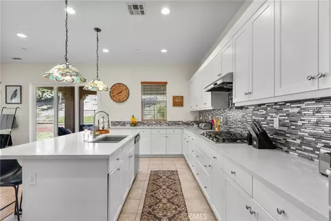 Kitchen - 27624 Solana, Saugus, CA 91350 photo 4 of 6