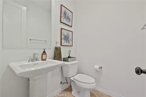 Entry Way - 27624 Solana, Saugus, CA 91350 photo 3 of 5