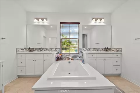 Bath - 27624 Solana, Saugus, CA 91350 photo 3 of 4
