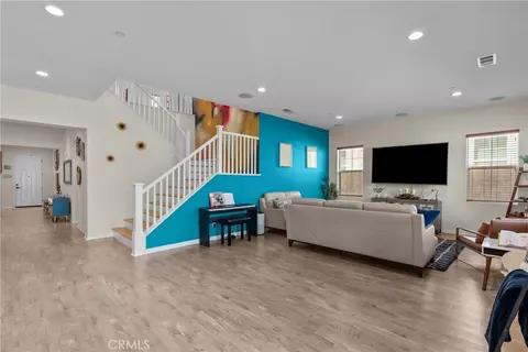 Entry Way - 27624 Solana, Saugus, CA 91350 photo 2 of 5