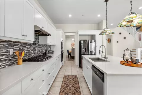 Kitchen - 27624 Solana, Saugus, CA 91350 photo 5 of 6