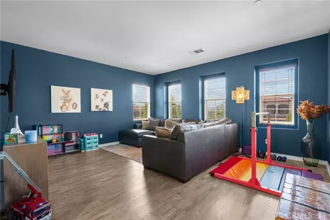 Living - 27624 Solana, Saugus, CA 91350 photo 2 of 3