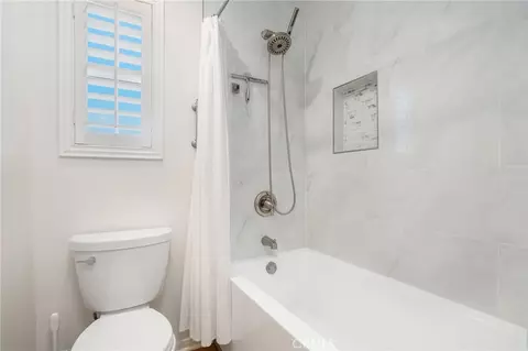 Bath - 3604 Dunkirk Dr, Oxnard, CA 93035 photo 4 of 4