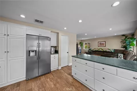 Kitchen - 2978 Stacy Dr, Simi Valley, CA 93063 photo 4 of 4