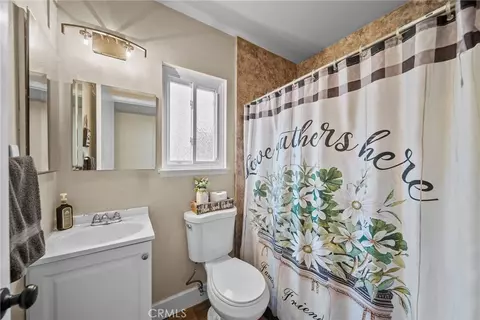 Bath - 2978 Stacy Dr, Simi Valley, CA 93063 photo 1 of 4