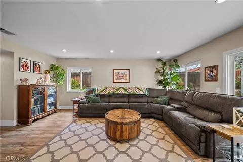 Living - 2978 Stacy Dr, Simi Valley, CA 93063 photo 1 of 2