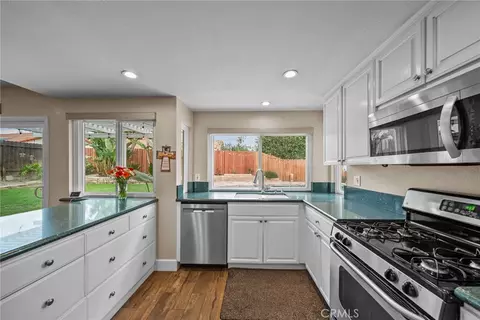 Kitchen - 2978 Stacy Dr, Simi Valley, CA 93063 photo 3 of 4